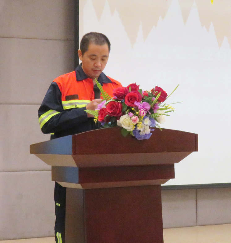 05轧钢厂先进员工 哈希游戏(中国游)官方网站